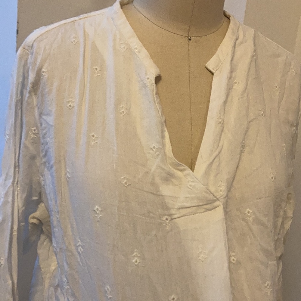 Eyelet blouse - Picture 2 of 3